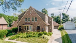 7315 W Lloyd St, Wauwatosa, WI 53213 | MLS# 1753737 | Trulia