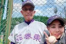 花巻東 女子硬式野球部 投手コーチ・元ヤクルト 松岡弘「（背番号の）88歳まで現役で頑張りたい」｜テレ東スポーツ：テレ東