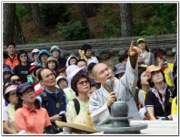 \제가 오늘 남산 안내를 책임질 총각 가이드입니다.\ [경주 남산에서 열린 불교인드라망 7월정모 겸 임원진 단합대회] > 한국불교대학소식... 