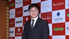 [T포토] 김용화 카리스마 감독님 - TV리포트