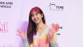 [T포토] 나윤 수줍은 인사
