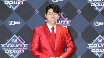 [T포토] 이이경 '강렬한 레드 수트'