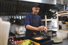 Add a layer to cool down | UNIQLO TODAY | UNIQLO EU