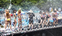 Into the sea of festivals: Traveler guides : Plan your trip : Plan your trip - View: 부산시 공식 관광 포털 비짓부산 visit... 