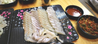 광안대교가 보이는 세꼬시로 유명한 곳: 부산에가면 : 음식 : 음식 상세: 부산시 공식 관광 포털 비짓부산 visit busan 광안대교가 보이는... 
