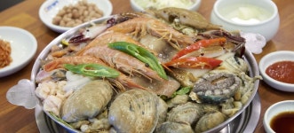 20여 가지의 해물과 야채로 국물맛이 개운: 부산에가면 : 음식 : 음식 상세: 부산시 공식 관광 포털 비짓부산 visit busan 20여 가지의 해물과... 