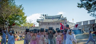 東莱邑城歴史祭り: 釜山に行ったら : 祭り : 祭り: 부산시 공식 관광 포털 비짓부산 visit busan 東莱邑城歴史祭り: 釜山に行ったら : 祭り... 