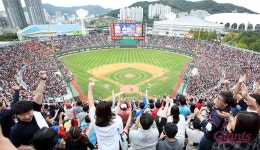 열정과 에너지가 가득한 ‘작은부산’ 사직야구장: 여행준비 : 여행큐레이션 : 여행큐레이션 상세: 부산시 공식 관광 포털 비짓부산 visit... 