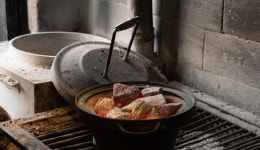 30년전통가마솥석쇠돼지갈비: 부산에가면 : 음식 : 음식 상세: 부산시 공식 관광 포털 비짓부산 visit busan 30년전통가마솥석쇠돼지갈비... 