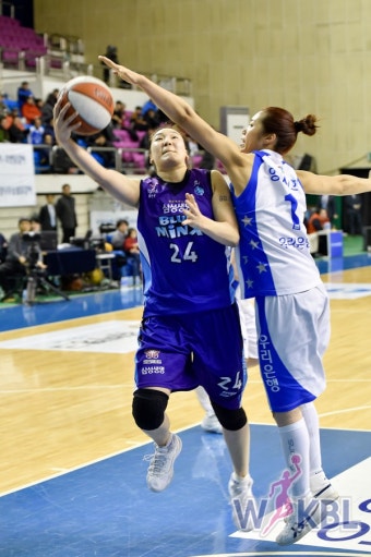 WKBL ‘배혜윤 17점’ 삼성생명, 우리은행 꺾고 2연승 질주