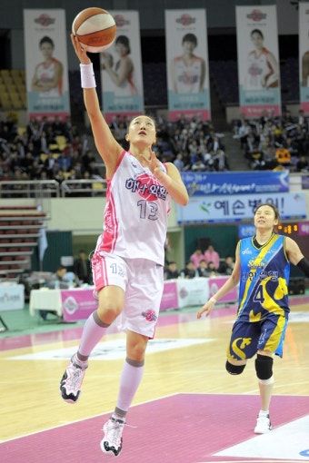 WKBL ‘김정은 버저비터’ 하나외환, 신한은행에 역전승