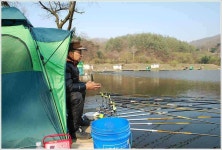 유료터정보 > 유료터점주조황 > 이 조그만 소류지에서...