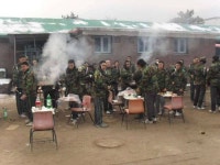 커뮤니티 > 자유게시판 > 옛날 군대 회식과 요즘 군대 회식..???!