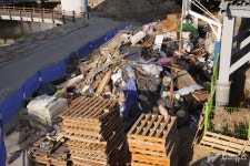 [단독] 계절이 두번 바껴도 치우지 않고 방치된 도림천 쓰레기 산