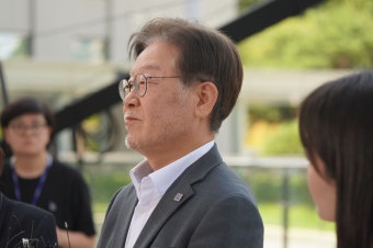[포토] 대북송금 의혹 검찰 출석 전 입장 밝히는 이재명