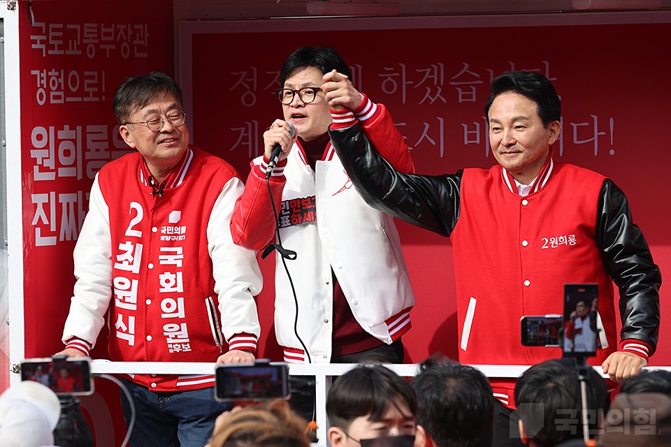 국민의힘 당 대표 후보 경쟁, 입 리스크 논란 한 대결
