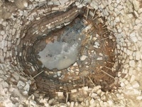 [발견! 문화재] 백제왕도 핵심유적 익산토성에서 집수시설과 칠피갑옷조각 출토