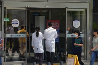 [르포] 서울대병원 무기한 휴진 돌입...환자들은 발동동
