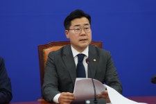 박찬대 與, 대통령도 1년씩 하자고 할건가...법사·운영위 거래 대상 안돼 박찬대 &quot;與, 대통령도 1년씩 하자고 할건가...법사·운영위... 