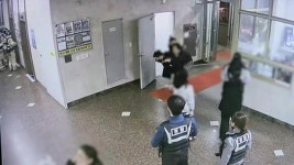 「火災建物で老女を背負い13階から1階まで駆け下りた」…警察の活躍が話題に＝韓国│韓国社会・文化│wowKorea(ワウコリア)