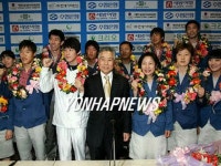 アジア大会選手団、総合2位3連覇達成し帰国 | wowKorea（ワウコリア）