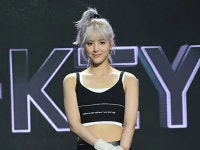 デビューした「H1-KEY」シタラ、母国タイで浮上した父親をめぐる議論に「政治的思想はない、ただ平和に」 | wowKorea（ワウコリア）