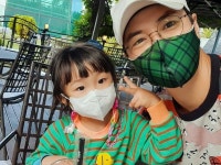 Maybee♥ユン・サンヒョン、娘と手をつないでデート…幸せな娘バカな一幕公開 | wowKorea（ワウコリア）