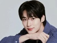 ビョンウソク、新プロフィール公開…ブルーマンデーも吹っ飛ぶ“清涼なビジュアル” | wowKorea（ワウコリア）