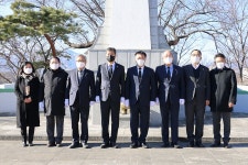 포토갤러리 - 20220101 충혼탑 참배 읽기 | 현장행정 > 포토갤러리