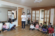 금당실지역아동센터 이용 아동들은 상금3리 경로당에서 어버이날을 맞이하여 작은 공연을 펼치다. - 마을이야기 -예천군 금당실마을... 