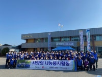 현대삼호중공업·영암군이장단협의회 영암 금정면 대봉감수확 농촌일손돕기실시 이미지 1의 확대이미지 - 원본 보기 팝업창