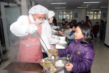 선학초등학교 급식봉사 상세보기 | 구정홍보관