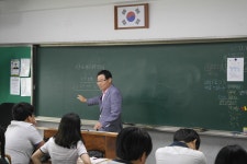 여수시 여수시, 여선중 ‘일일명예교사’ 지역 바로알기 강의 화제 여수시, 여선중 ‘일일명예교사’ 지역 바로알기 강의 화제