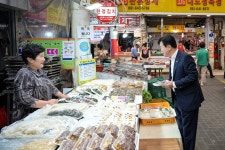 정기명 여수시장, 민생회복 소비쿠폰 사용 현장 점검 - 여수시청 정기명 여수시장, 민생회복 소비쿠폰 사용 현장 점검