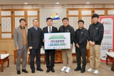충남도민숲 조성 성금 기탁(㈜세움환경 이호용) 활동사진 < 소통과 참여 < 열린군수실 충남도민숲 조성 성금 기탁(㈜세움환경 이호용)