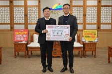 고향사랑기부금 기탁(안영호 응봉면 명예면장) 활동사진 < 소통과 참여 < 열린군수실 고향사랑기부금 기탁(안영호 응봉면 명예면장)