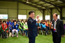 노인회 고덕면분회 한궁대회 활동사진 < 소통과 참여 < 열린군수실 노인회 고덕면분회 한궁대회