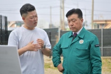 주요사업장 현장방문(축사시설 현대화사업) 활동사진 < 소통과 참여 < 열린군수실 주요사업장 현장방문(축사시설 현대화사업)