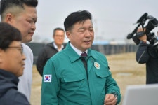 주요사업장 현장방문(축사시설 현대화사업) 활동사진 < 소통과 참여 < 열린군수실 주요사업장 현장방문(축사시설 현대화사업)