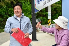 장신2리 마을만들기사업 준공식 활동사진 < 소통과 참여 < 열린군수실 장신2리 마을만들기사업 준공식