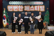 「군수, 청소년과 通 하다」 토크콘서트 활동사진 < 소통과 참여 < 열린군수실 「군수, 청소년과 通 하다」 토크콘서트