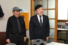 관내 덕산면 경로당 방문 활동사진 < 소통과 참여 < 열린군수실 관내 덕산면 경로당 방문