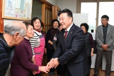 석곡2리 행복경로당 무료경로식당 방문 활동사진 < 소통과 참여 < 열린군수실 석곡2리 행복경로당 무료경로식당 방문