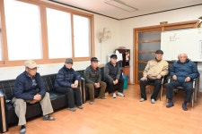 광시면분회 행복경로당 무료경로식당 방문 활동사진 < 소통과 참여 < 열린군수실 광시면분회 행복경로당 무료경로식당 방문
