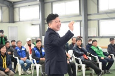 노인회 응봉면분회 한궁대회 활동사진 < 소통과 참여 < 열린군수실 노인회 응봉면분회 한궁대회