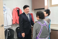 삽교읍분회 행복경로당 무료경로식당 방문 활동사진 < 소통과 참여 < 열린군수실 삽교읍분회 행복경로당 무료경로식당 방문