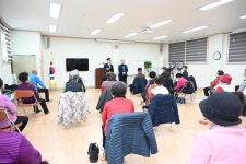 삽교읍분회 행복경로당 무료경로식당 방문 활동사진 < 소통과 참여 < 열린군수실 삽교읍분회 행복경로당 무료경로식당 방문