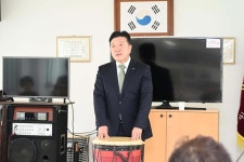 오가면분회 행복경로당 무료경로식당 방문 활동사진 < 소통과 참여 < 열린군수실 오가면분회 행복경로당 무료경로식당 방문