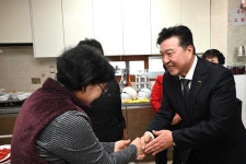 계촌리 행복경로당 무료경로식당 방문 활동사진 < 소통과 참여 < 열린군수실 계촌리 행복경로당 무료경로식당 방문