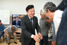 신양면분회 행복경로당 무료경로식당 방문 활동사진 < 소통과 참여 < 열린군수실 신양면분회 행복경로당 무료경로식당 방문